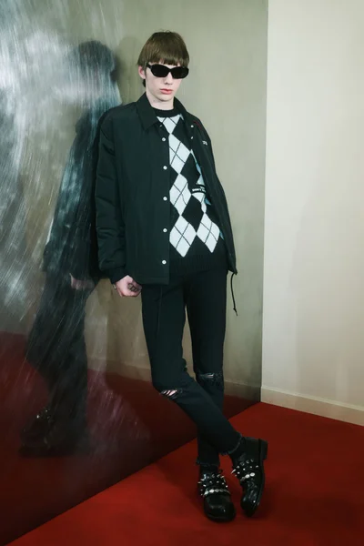 Look 3